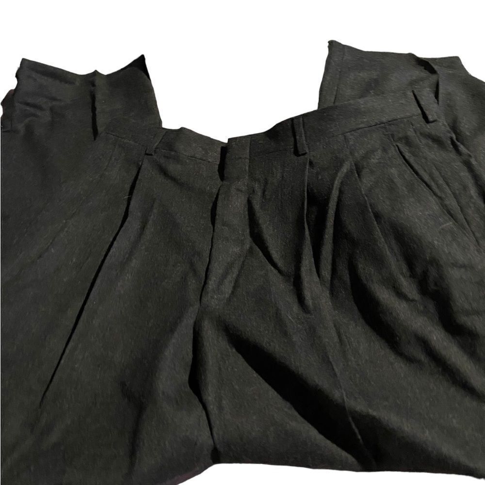 Haggar Imperial size 36x30 wool/poly blend pleats no cuffs excellent condition